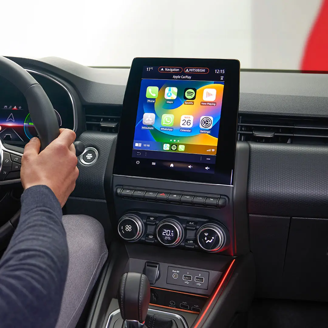 04-CLT-INT-interior-smartphone-link-display-audio