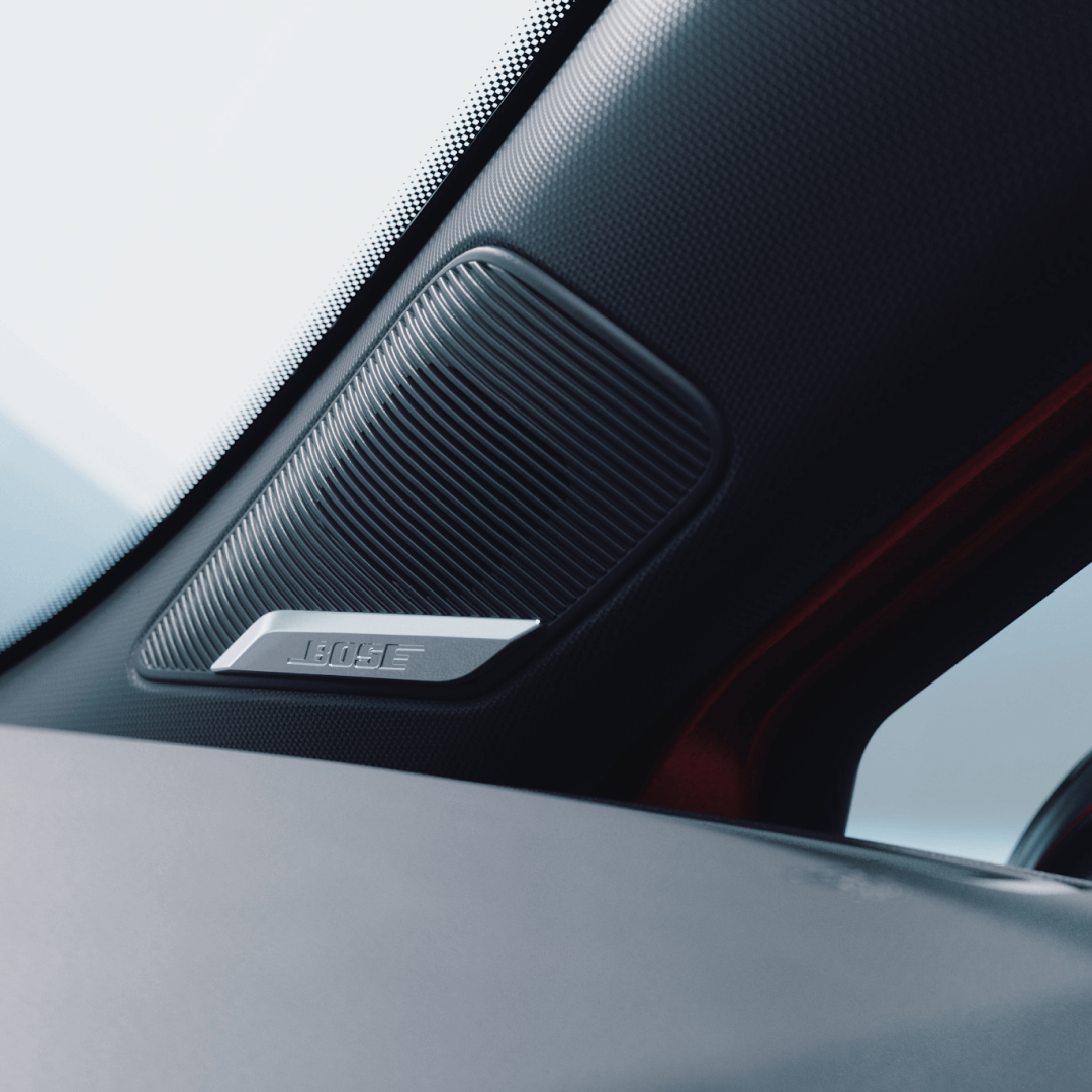 06-CLT-INT-fifty-fifty-bose-speakers