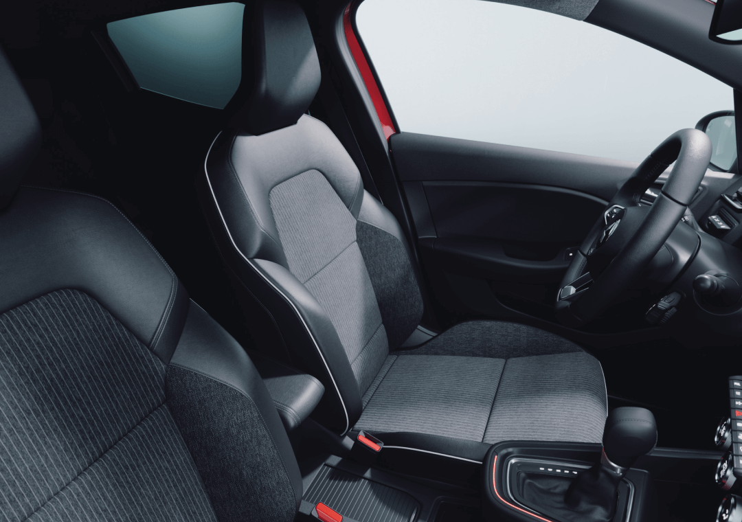 07-CLT-INT-editorial-cards-high-heated-seats