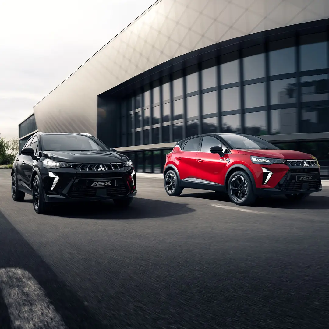 05 - ASX - COP - 25MY_ASX_HEV_Instyle_Hero_Exterior 2 Cars_Dynamic